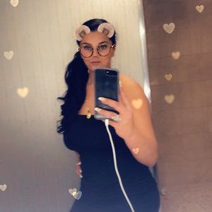 Meet your Posher, Fadia